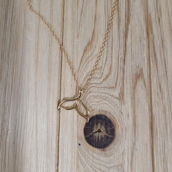 🐬🐬NEW🐬🐬VERY PRETTY!! Dolphin Tail Necklace in GOLD Plating 🐬🐬 - Picture 11 of 14